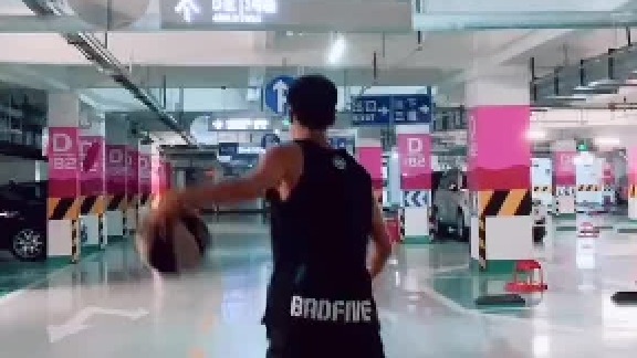 不是说好球运丢了就传球下一个人吗传歪了！