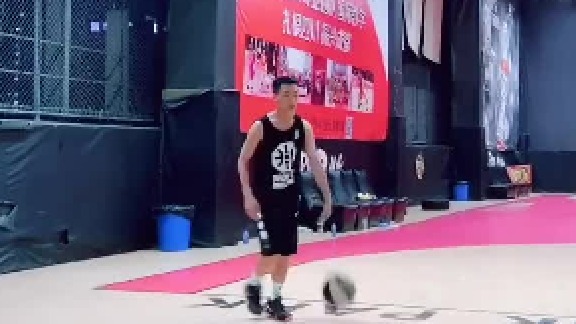这招拿去球场骚吧掌握好节奏！ 你们喜欢喝什么饮料