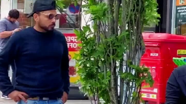 老六又来蹭吃蹭喝了