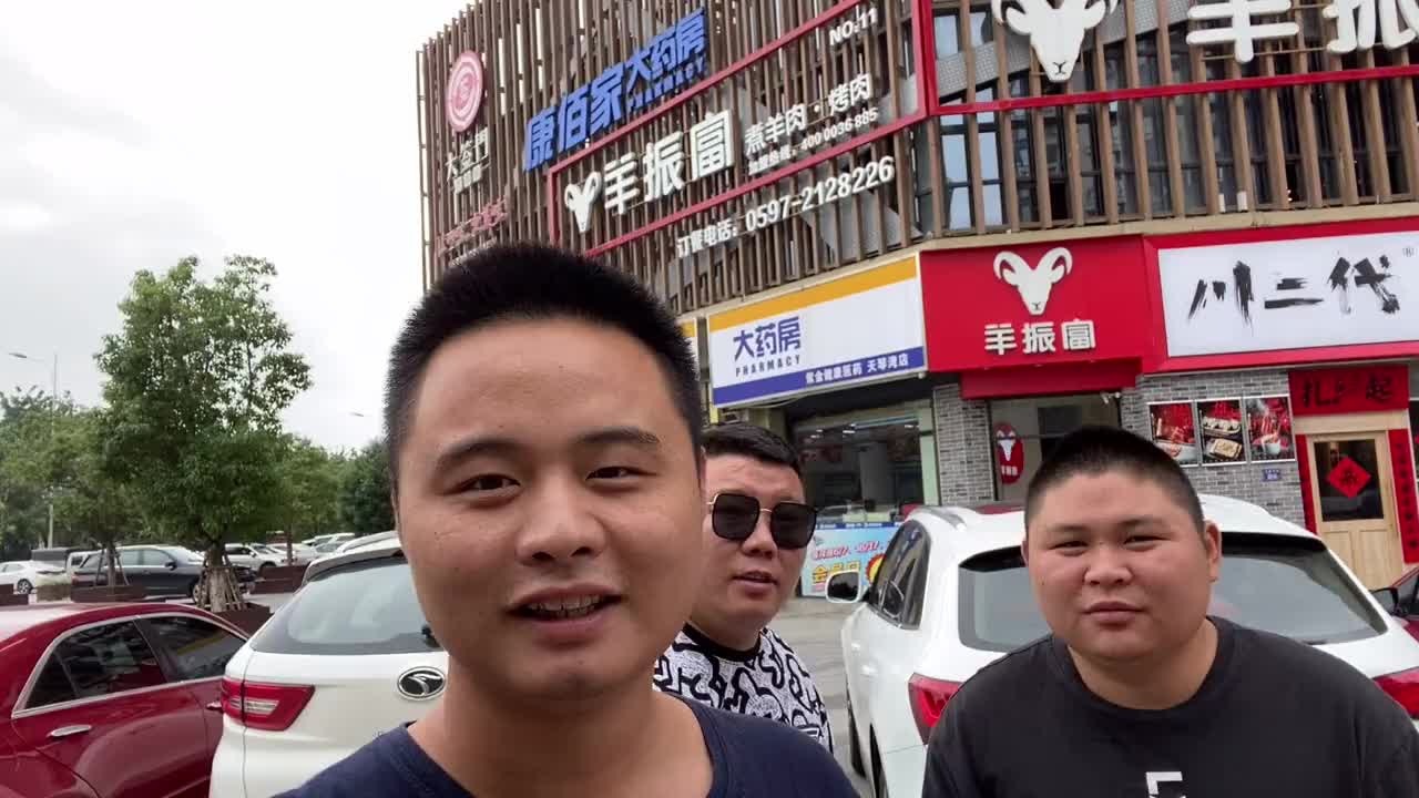 跟着大胖去蹭饭，内蒙古空运过来的羊肉，水煮烧烤羊肉太惊艳了！