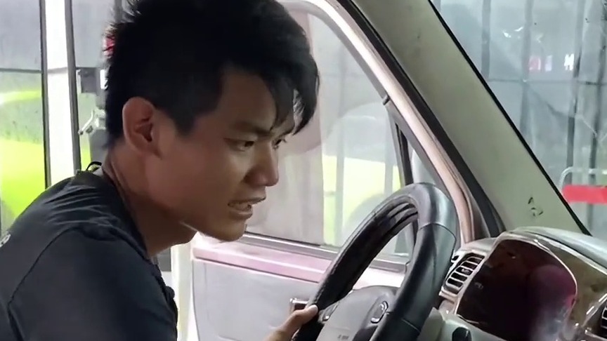 爱车怠速开空调易熄火，试试清洗一下怠速马达。