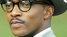 《银行家》第二段，黑人怒买整个金融大楼，一年怒赚2个亿 #高分电影 #传奇人物 #银行家