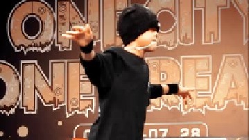 气场在一块儿 他拿得稳稳的