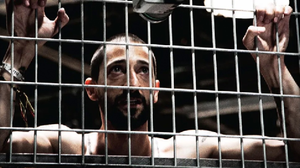 24人参加了一场监狱实验，进去时大家有说有笑，出来却成了仇人