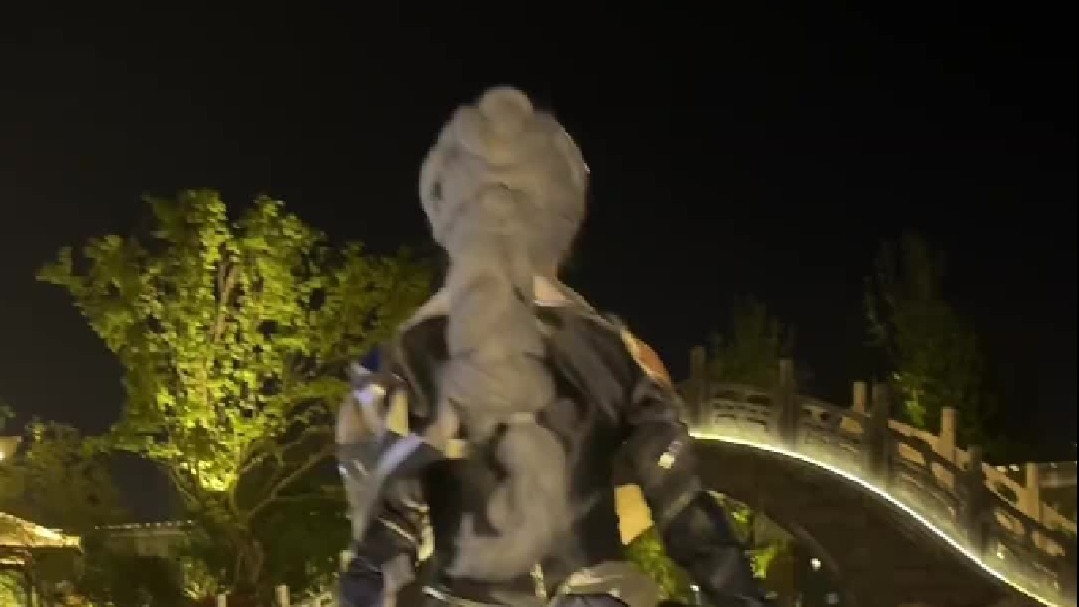 月光啊，闪爆他们