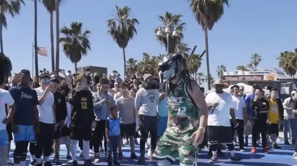 “七月 想和你一起去海边吹风”