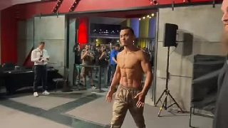 “金剛狼”沙依蘭明天迎戰(zhàn)巴西拳手科斯塔。這是沙依蘭第六次走進八角籠，也是他的自我證明之戰(zhàn)。