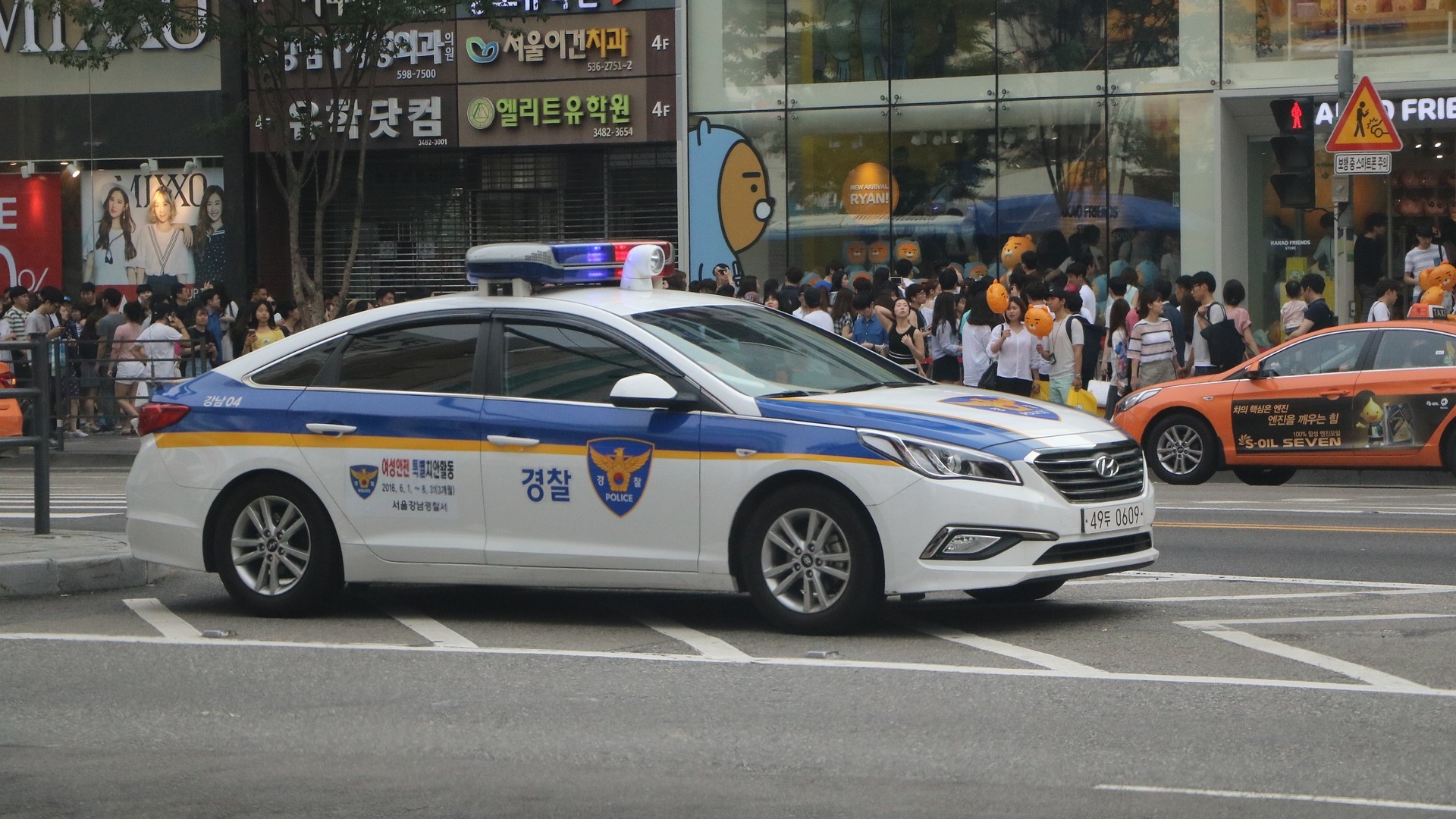 警车的声音 The Sound of Police Cars