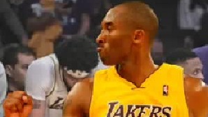 同样面临进入季后赛的难题，饱受伤病困扰的科比，选择截然不同。