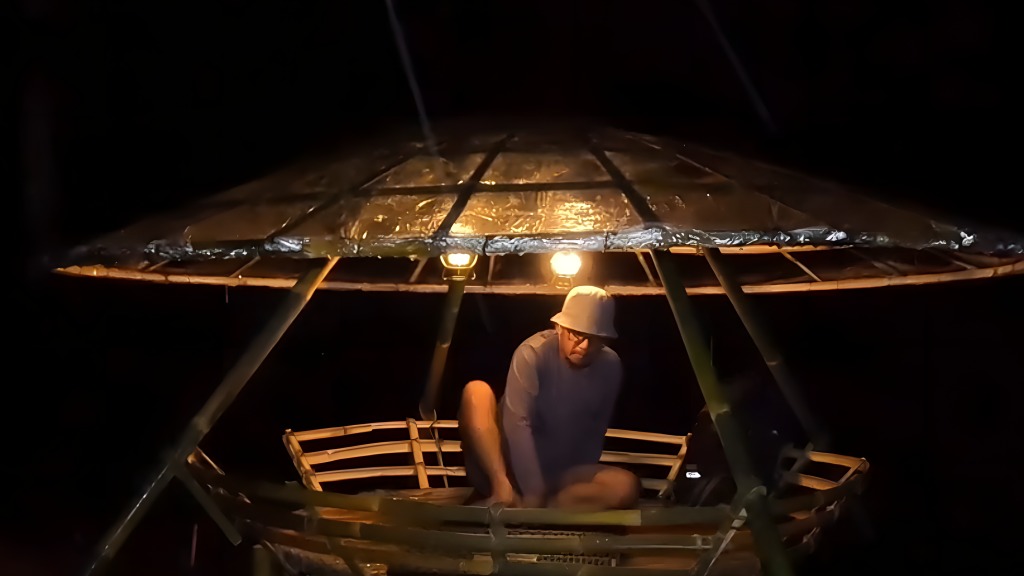 一人野外暴雨中搭建庇护所露营过夜（第一集）