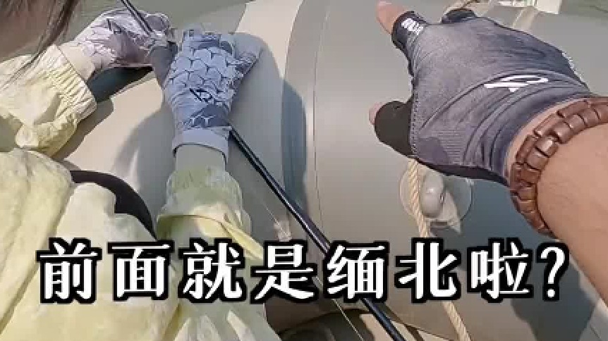 帅小伙带女友远赴云南边境，只为寻找稀有蓝色神仙鱼种