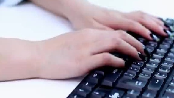 穿越进小说，所有行为都在撮合男女主是种什么体验…