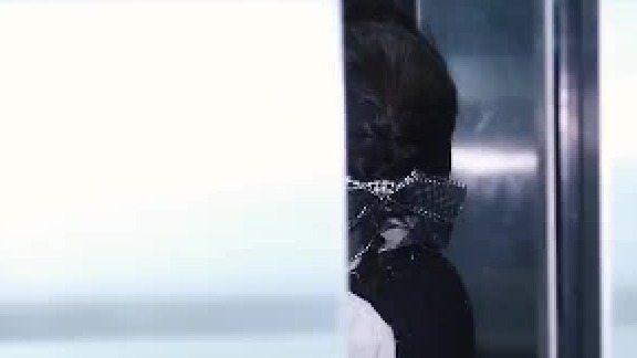 办公室恋情被同事发现，该怎么“突出重围”？