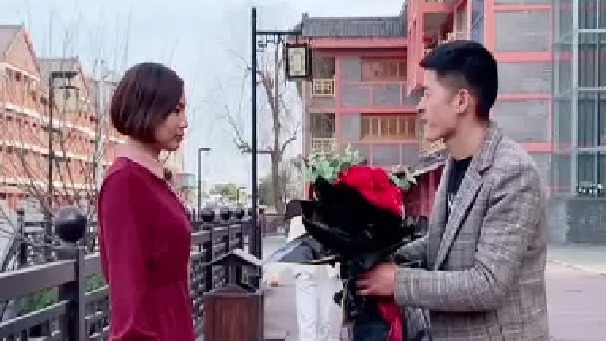 你不珍惜，会有人替你珍惜