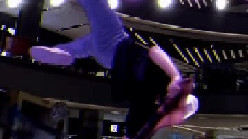 嘿，bro看这边：来，123炸……