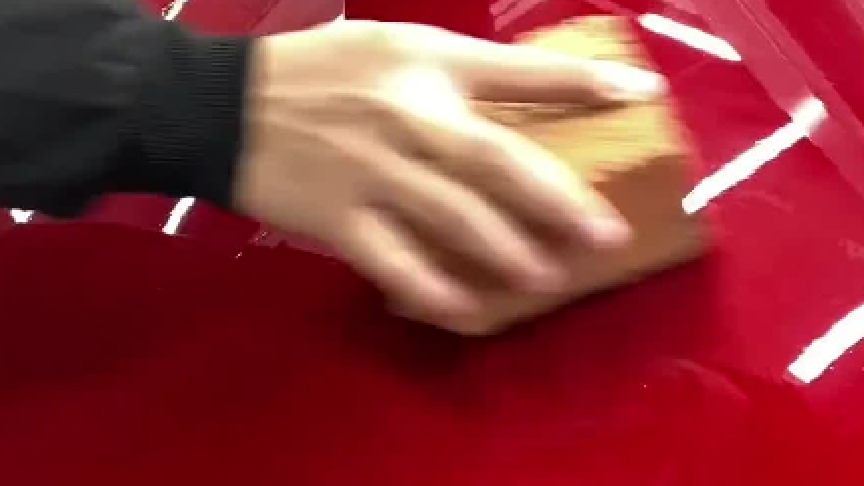 今天我就用砖头刮老板的车！