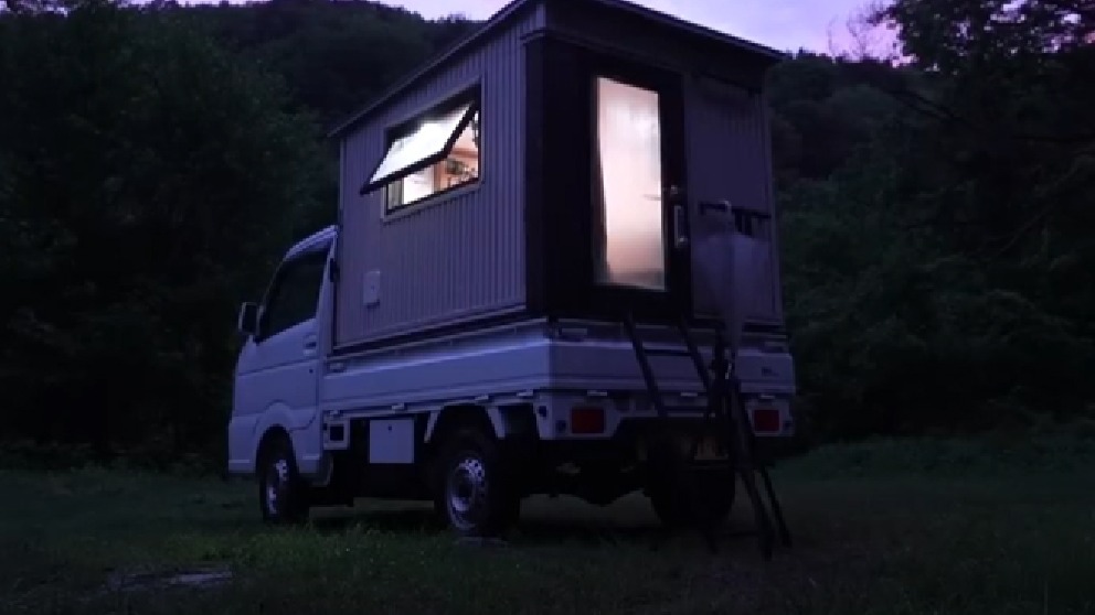 【无限露营】擦桌哥雨中露营，车中泊