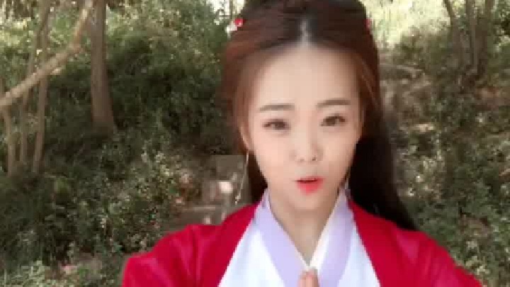 说我昨天吓到你们的今天惩罚我自己穿古装出来……你们还满意吗？