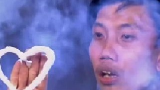 韩国嘴硬大叔，他的鼻子能吹出大风，鼻涕更是能打爆气球