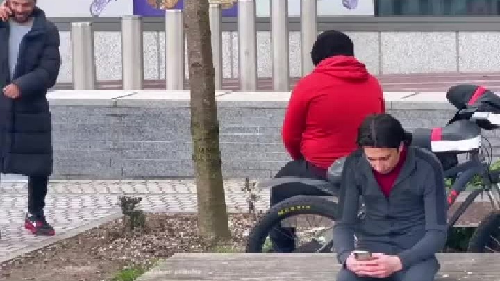 谁能用一个成语形容老六的行为？？？