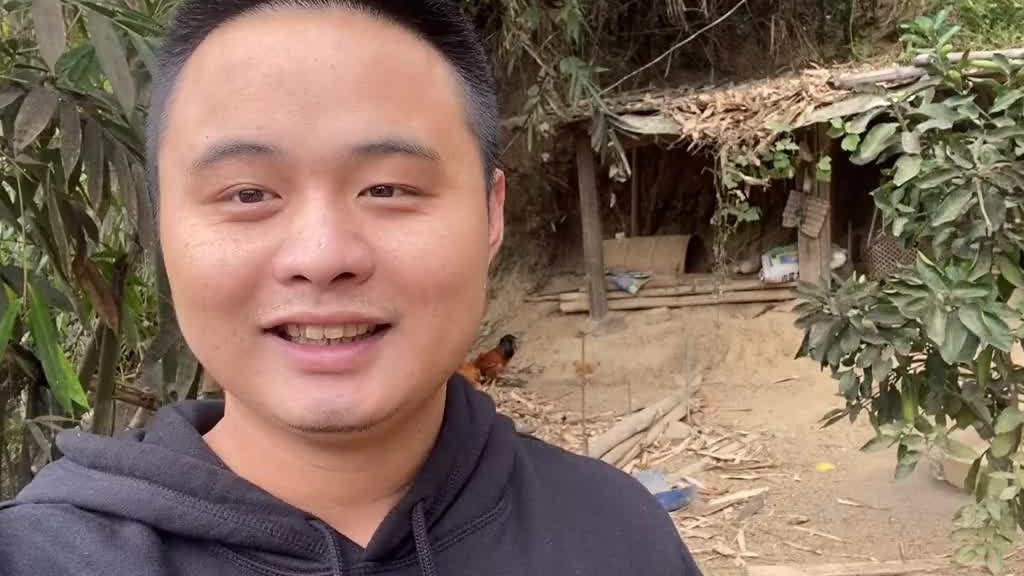 熊二回到老家了，山上的鸡都慌了！美味干蒸鸡