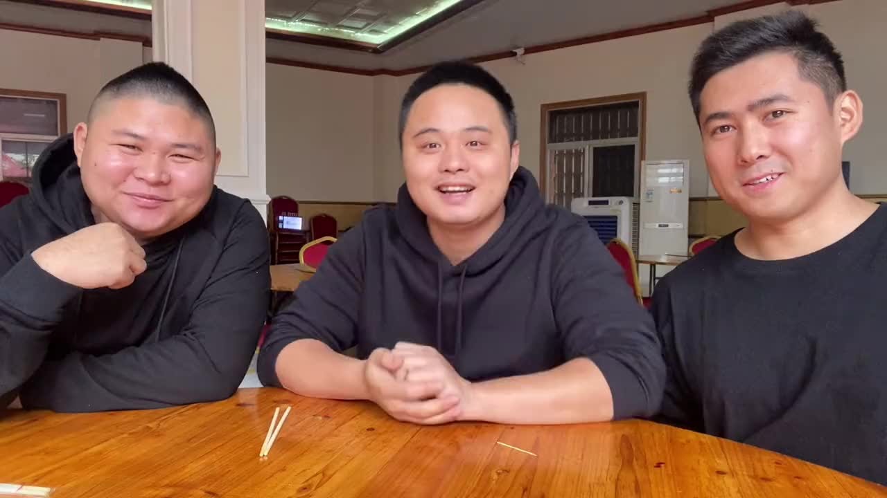 厦门人均160的海鲜大餐，手臂那么大的皮皮虾，这也太值了吧 @