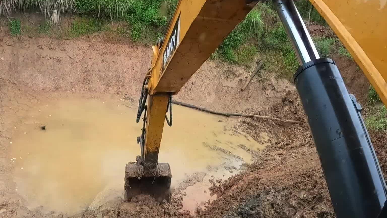 今天把这个鱼塘加大，最后有装满水的效果