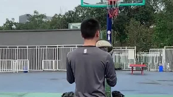 咱们一起对jr说一句话吧！ 不管是爱他或是恨他！