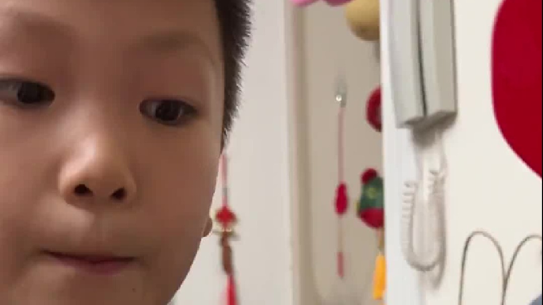 这两个祖宗的嘴，没一个能把门的……以后不能带你们出去了