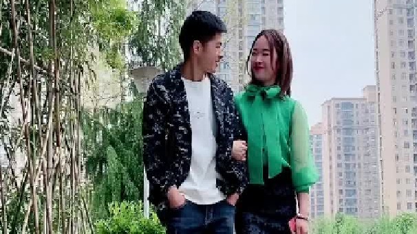 当年公司破产，女友怕连累我不辞而别，偷偷跑去送外卖替我还债，如今东山再起，一次偶然相遇让我决定照顾你