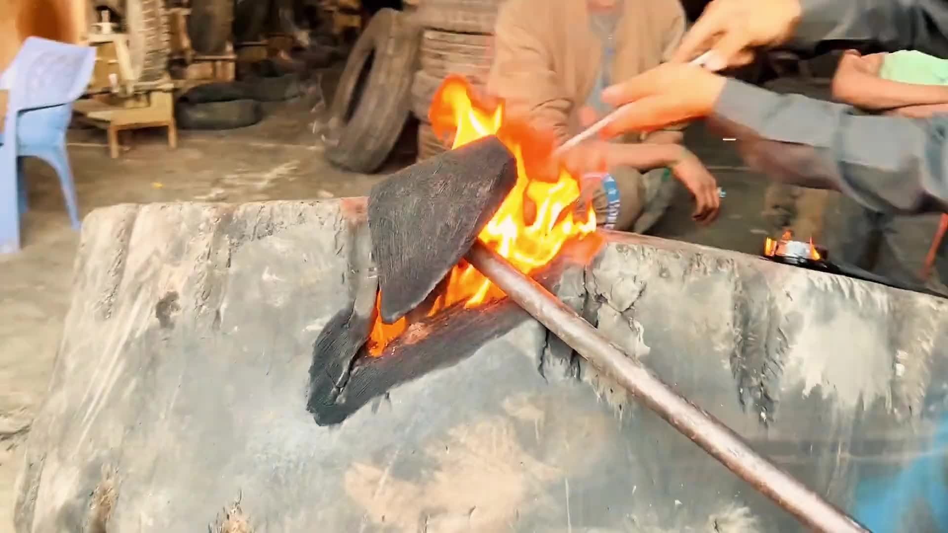 巴铁师傅维修推土机轮胎全过程。