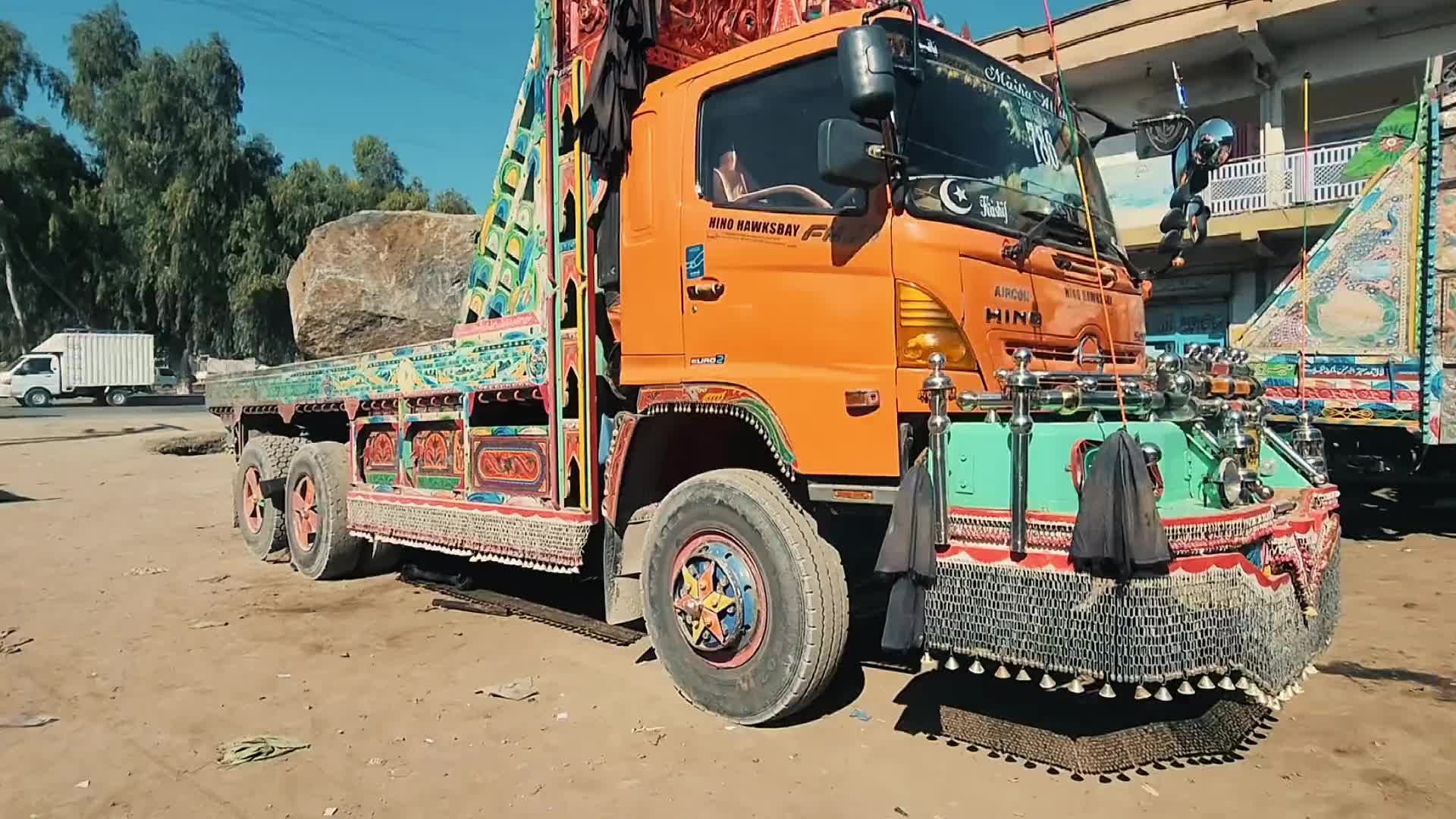 巴铁师傅维修卡车止推杆全过程。