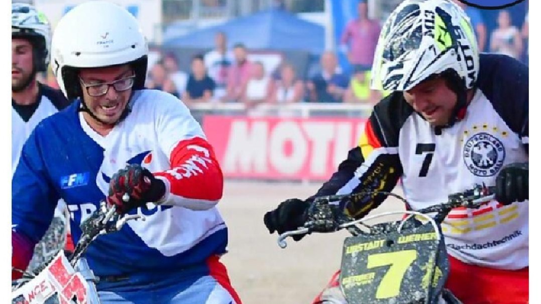 摩托车 足球=？