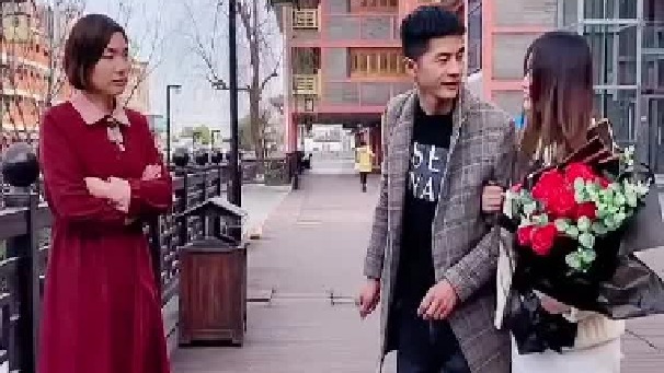 你不珍惜，会有人替你珍惜