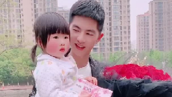 恋爱三个月的女朋友，今天带着女儿来向她求婚，说好会包容我一切的，结局却让人意外