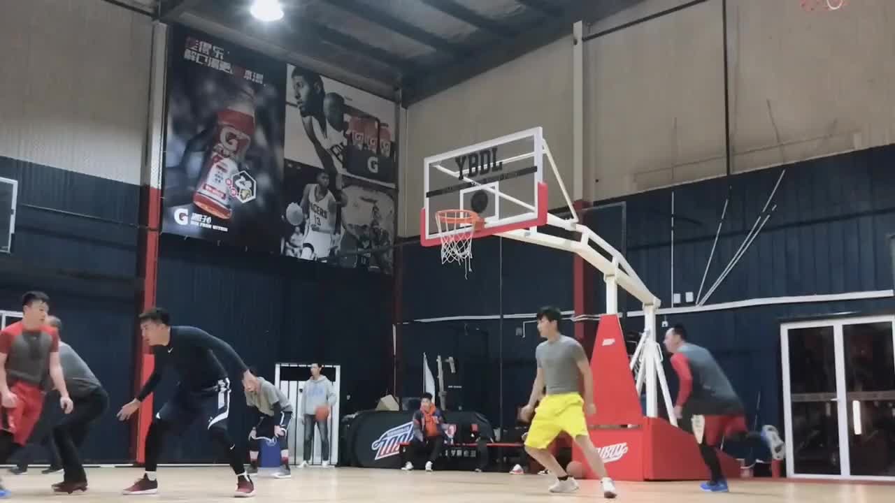 打球随性点，浪一点，骚一点才有意思当然看场合行事哈哈哈继续做自己的视频分享给大家感谢支持