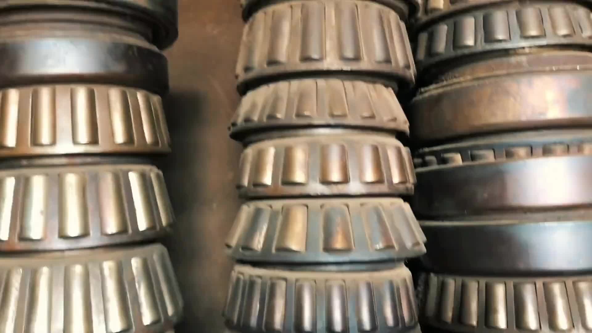 废旧的轴承经过巴铁师傅稍微加工翻新又能继续使用。