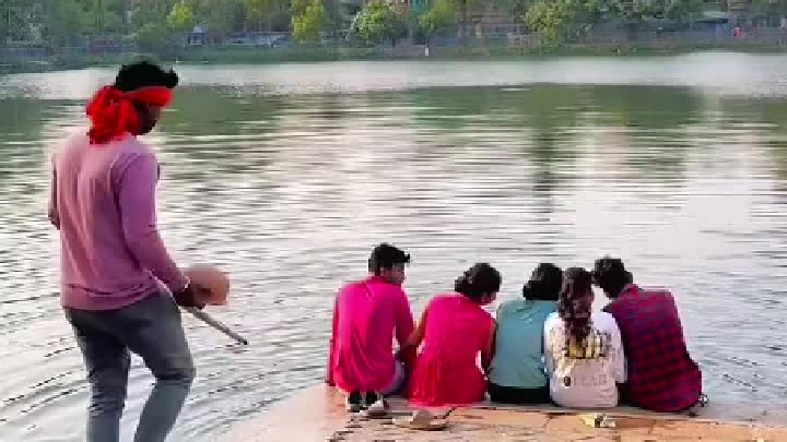 这是一个欠揍的老六