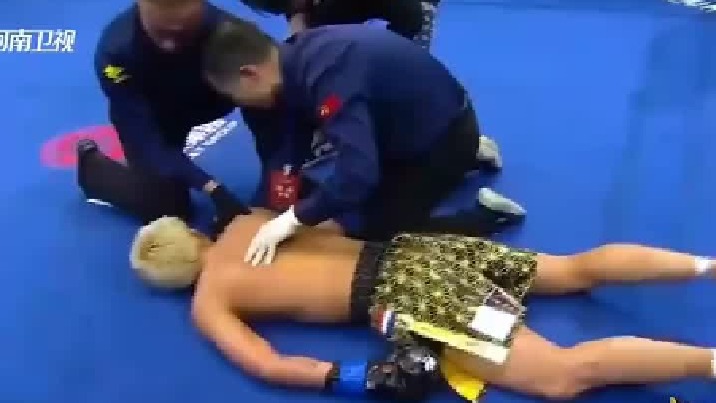 Z国擂台发生血案，日本拳王盖辱Z国小伙