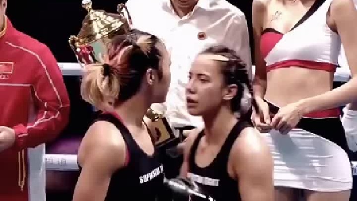 女保镖输掉比赛不服，大闹擂台更是辱骂Z国姑娘