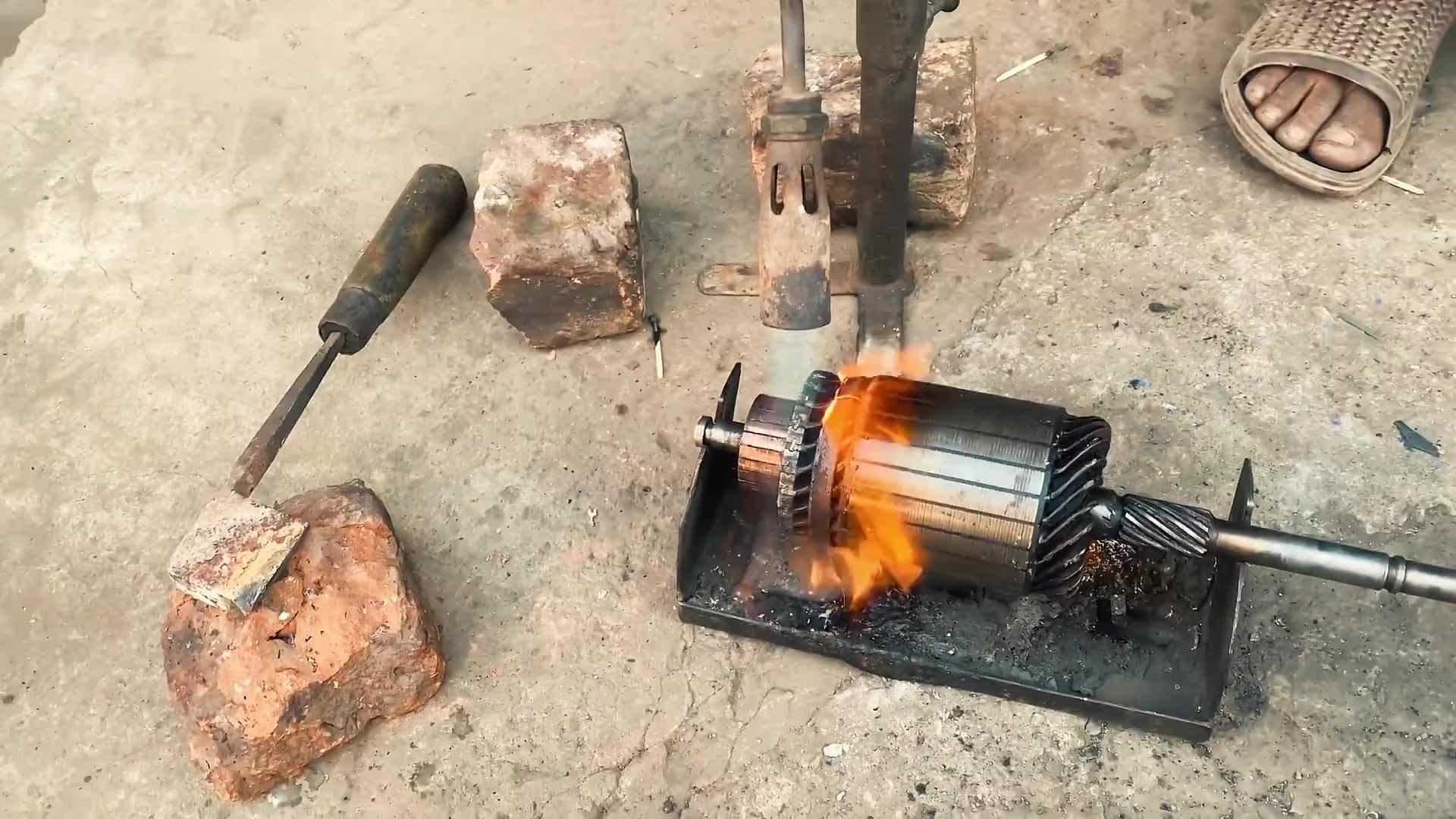 巴铁师傅维修翻新卡车起动机转子全过程。