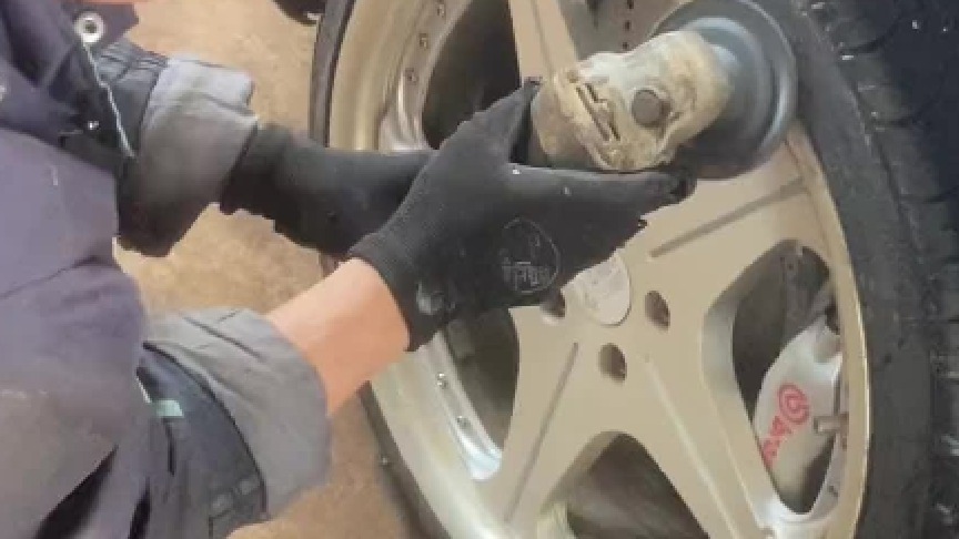 检测员一看这么大的轮毂才16寸陷入沉思