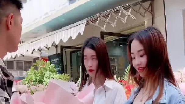 追她三个月无进展，无奈请她闺蜜来帮忙，最后我成功了吗