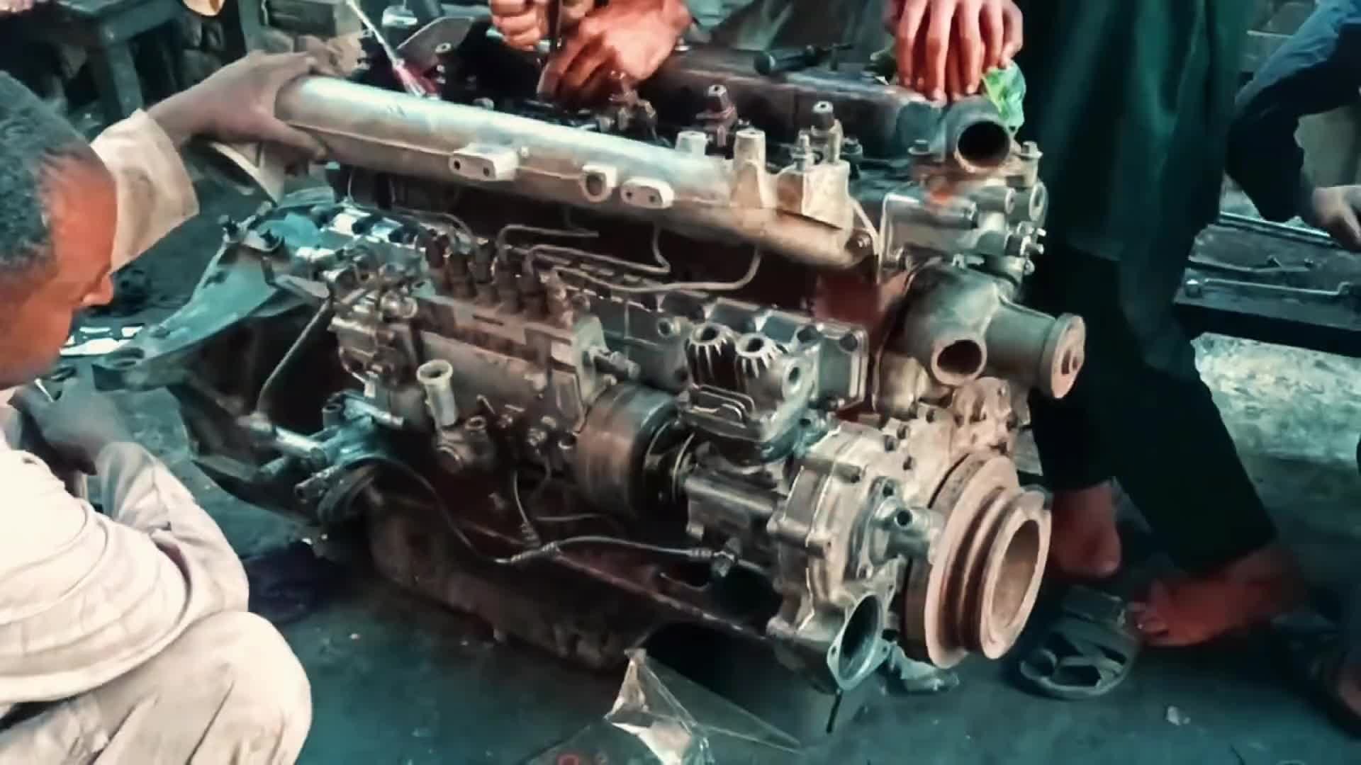 巴铁维修五十铃发动机全过程。