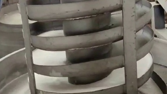 粉体可带罩的立式螺旋提升机 可以降温的垂直上料机