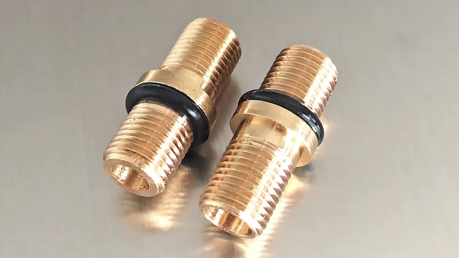带密封尼龙垫圈无铅黄铜内外牙接头螺丝