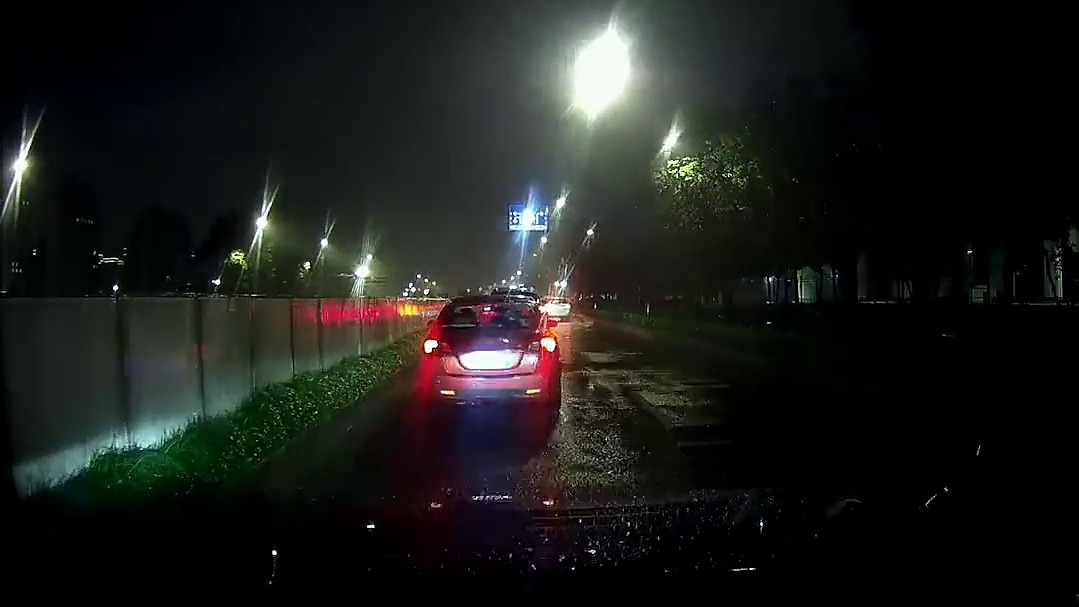 这谁顶得住？2号前女友分手后硬要来我家聊股票...