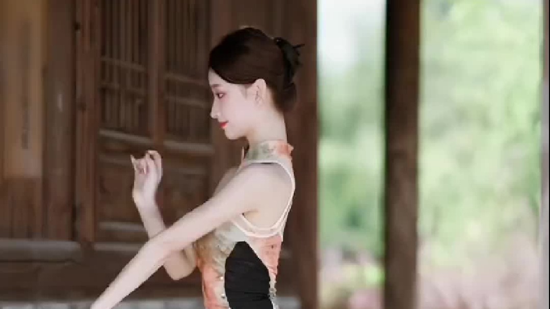 “且借人间二两墨，一笔相似思一笔错”