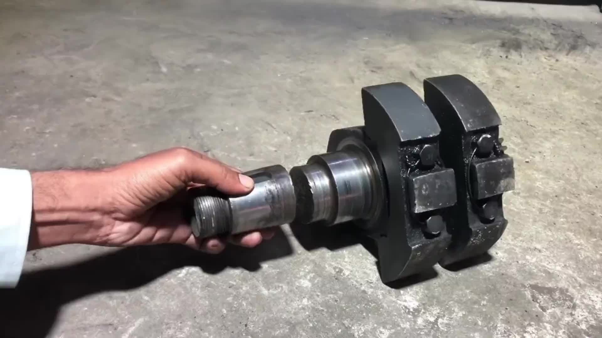 巴铁师傅维修彼得发动机曲轴全过程。。