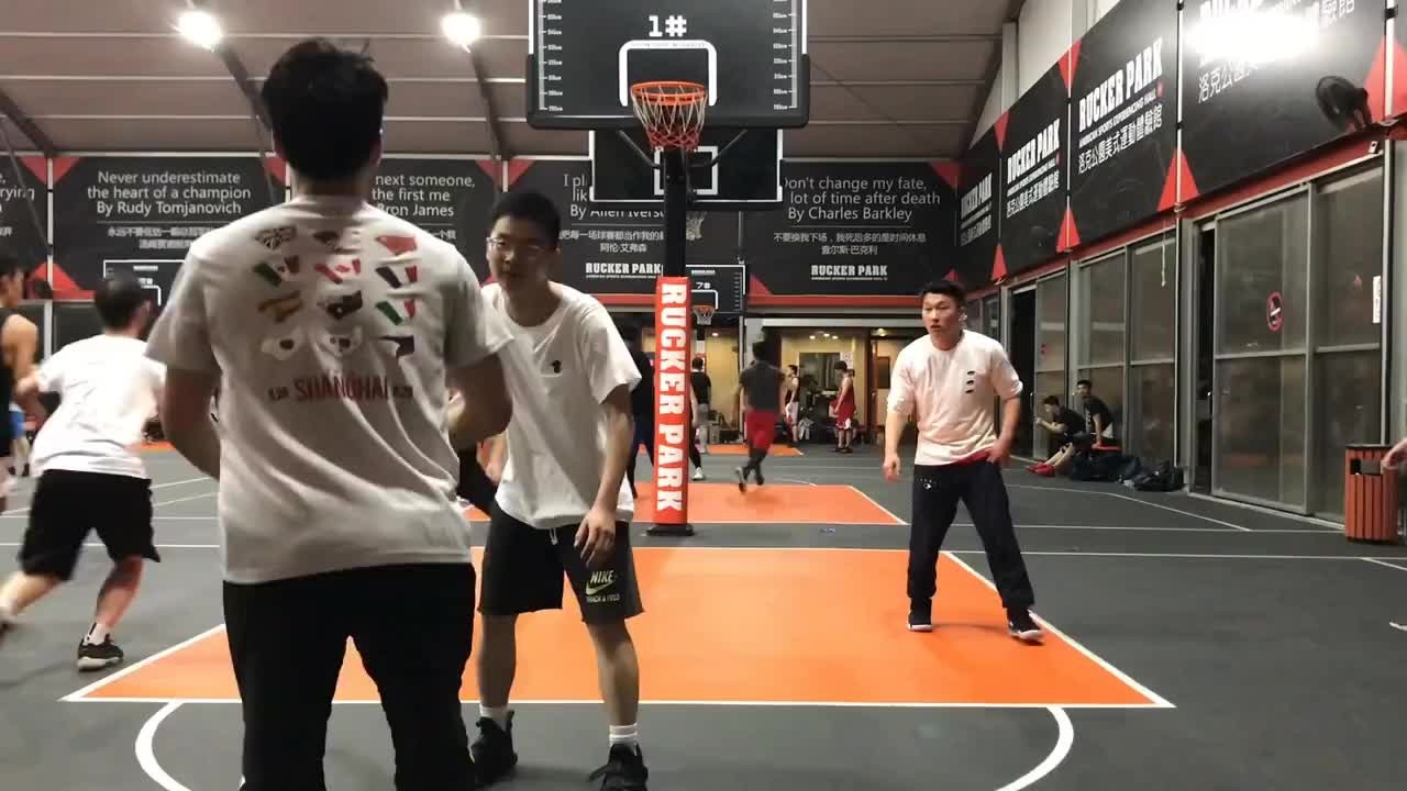 打球可以浪，但是浪完请把球放进篮筐（视频都是在外面打野集锦，不是不传球，只是都剪辑自己的进球而已）